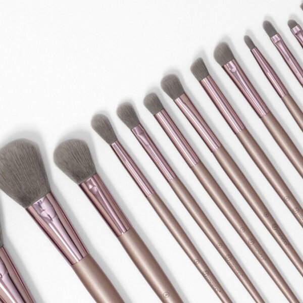 BH Cosmetics Lavish Elegance 15 Piece Brush Set with a bag