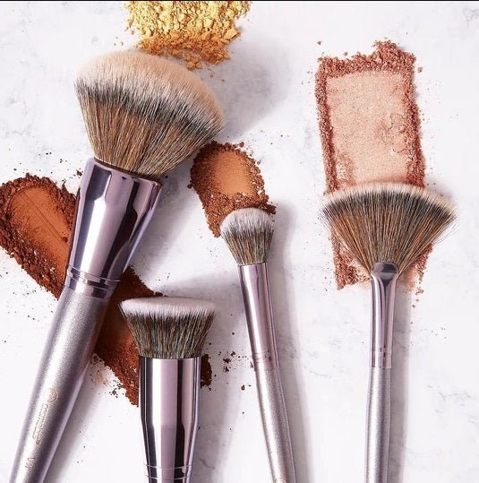 BH Cosmetics Lavish Elegance 15 Piece Brush Set with a bag