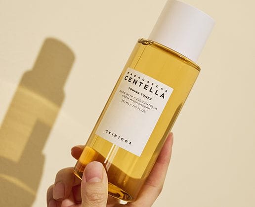 Toning_Toner_210_1 Centella Toning Toner – 3-in-1 Soothing, Mild Exfoliating Daily Toner by SKIN1004 (210ml)