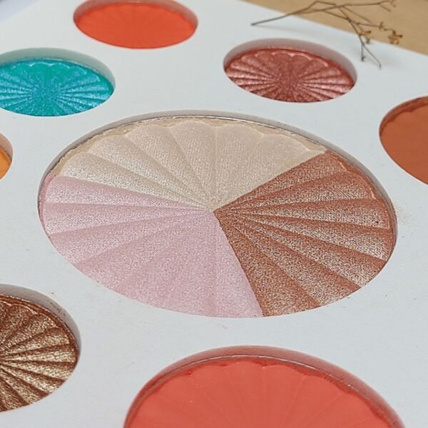 MUICIN White Blusher & Eyeshadow Palette